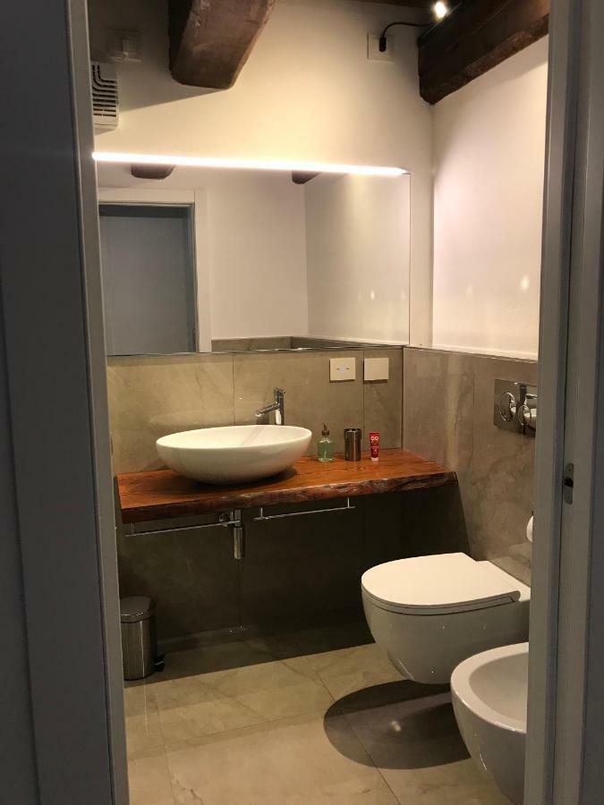 Ferienwohnung Moderno Affaccio Su Via Mazzini Ferrara Exterior foto