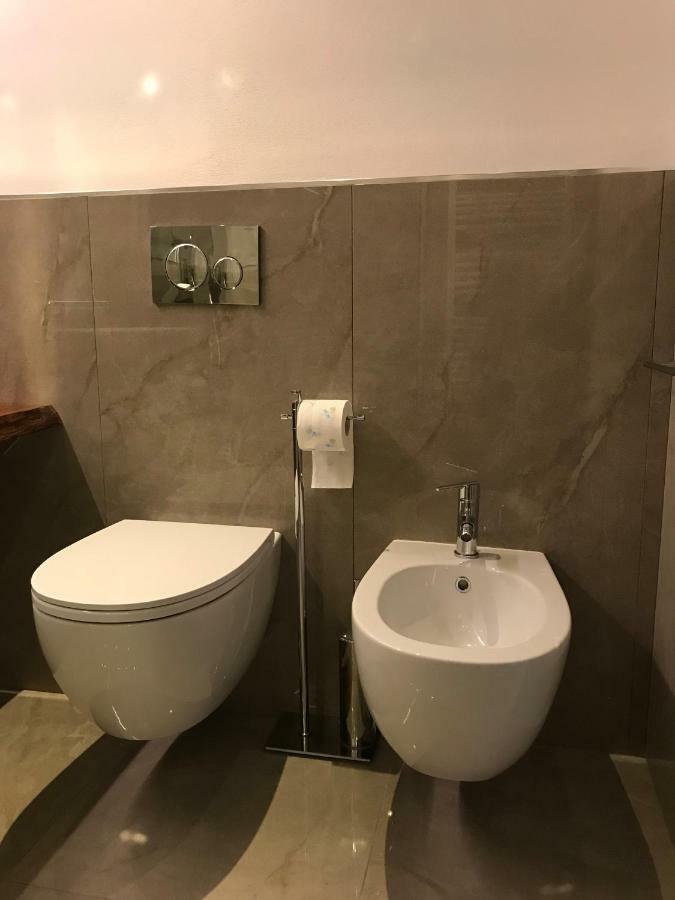 Ferienwohnung Moderno Affaccio Su Via Mazzini Ferrara Exterior foto