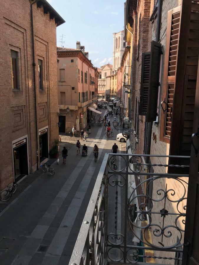Ferienwohnung Moderno Affaccio Su Via Mazzini Ferrara Exterior foto